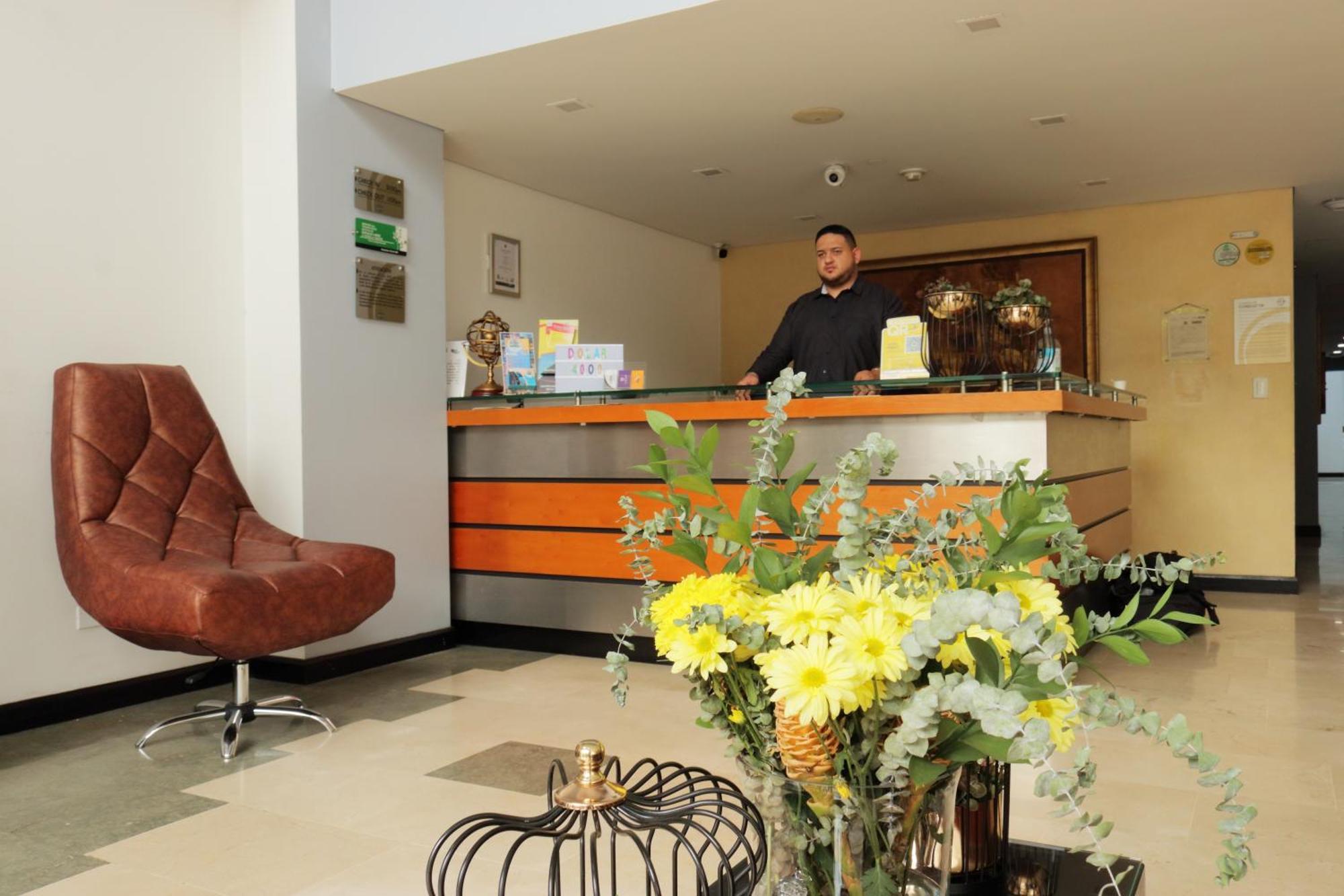 Hotel Lleras 10 Medellín Buitenkant foto